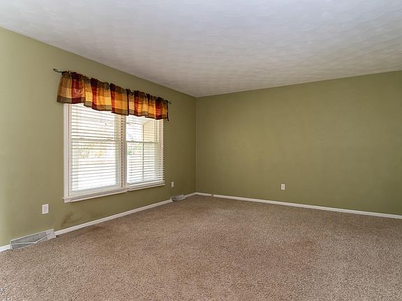 4th image of 28253 Wexford Dr