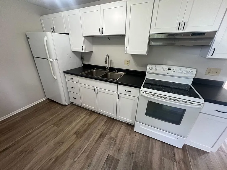10729 Main St — Photo 8