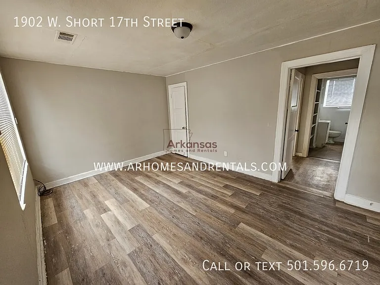 1902 W Short 17th St — Photo 18