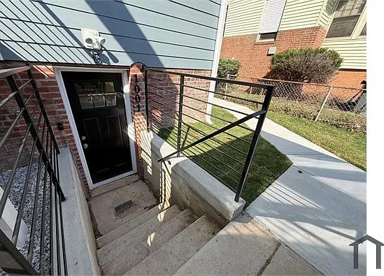 1001 Douglas St NE #C — Photo 10
