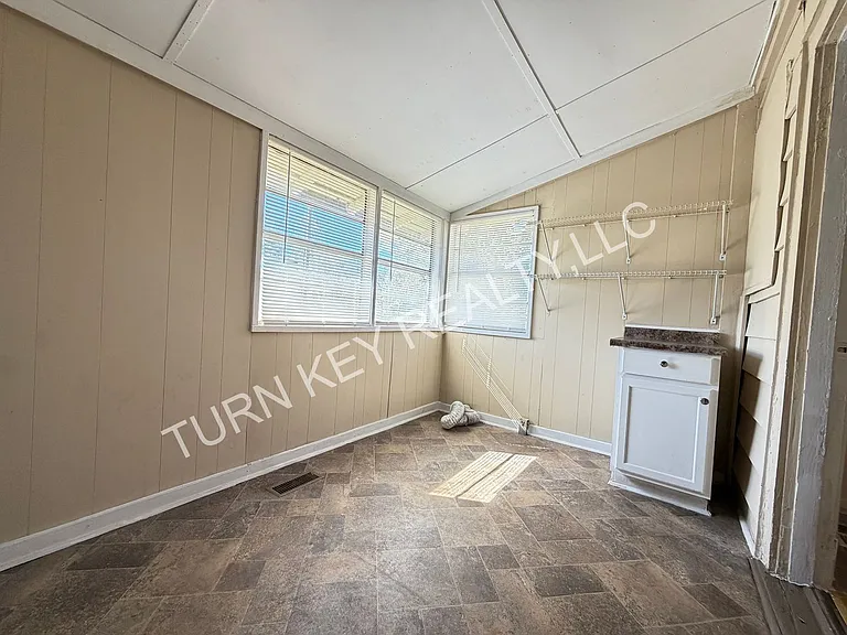 305 McPherson Ave — Photo 6
