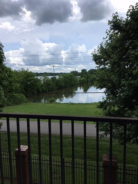 Direct views of Old Hickory Lake