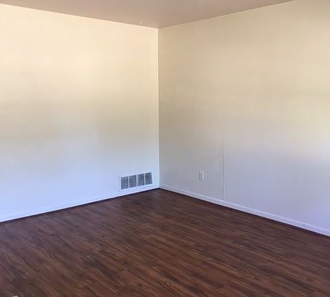 5th image of 3109 Eastland Ave