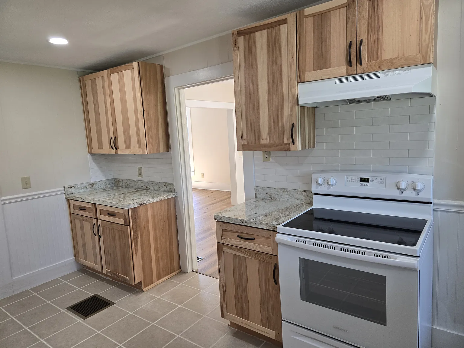 3 bed, 1300 sqft, $1,300 — Photo 2