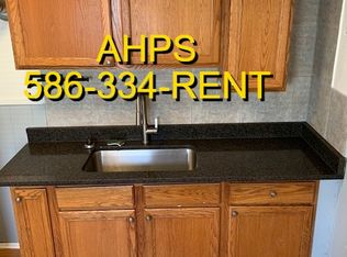 84 W Mahan Ave, Hazel Park, MI 48030