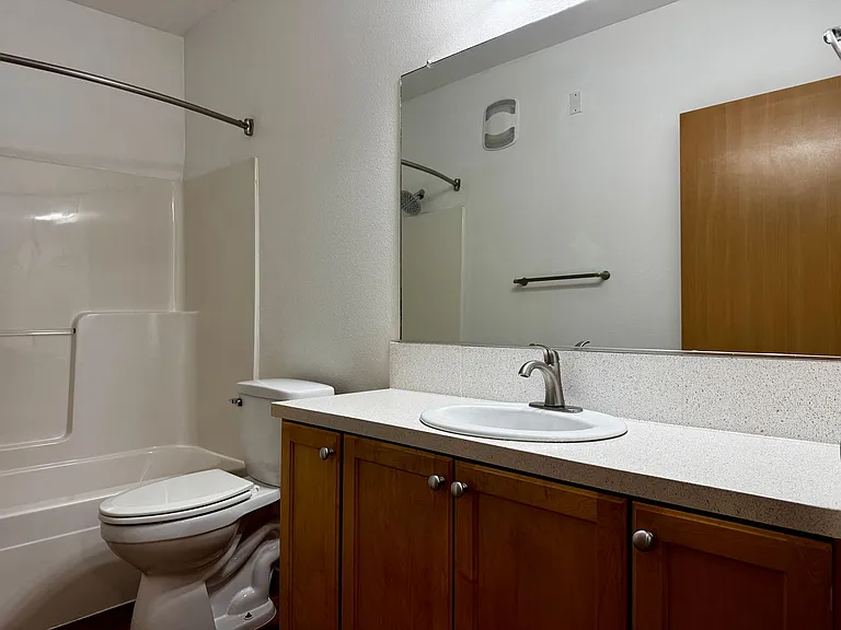 Louis York Apartments — Photo 24