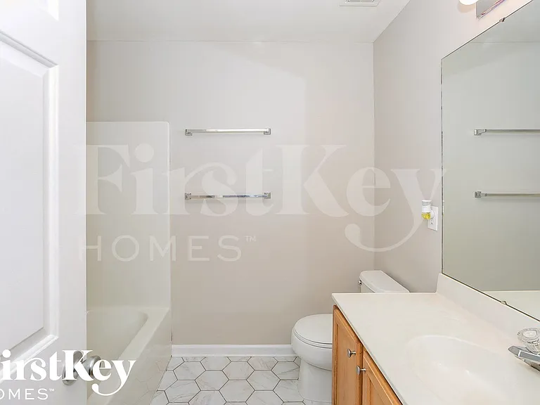 10912 Harringham Ln — Photo 10