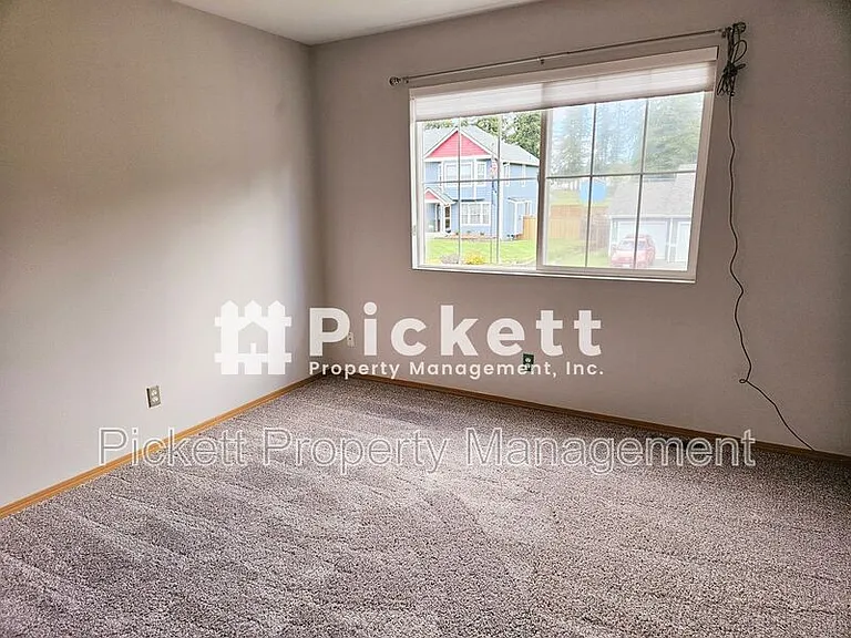 2037 NE Gustaf St — Photo 26