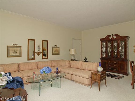4th image of 4 Fountain View Cir APT A