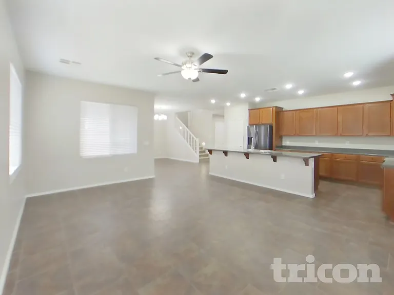 4930 E Del Rio Dr — Photo 2