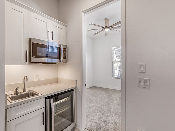 4th image of 8723 W Vista Ave #5