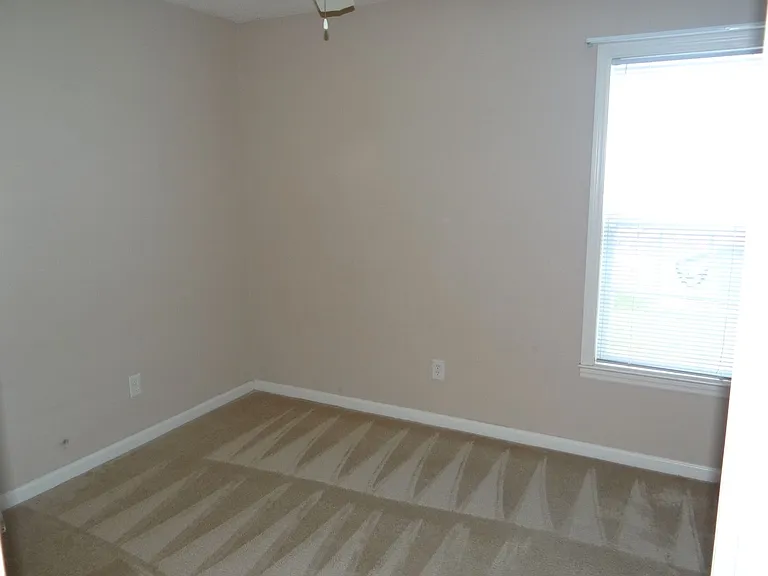 2528 Oriole Dr — Photo 12