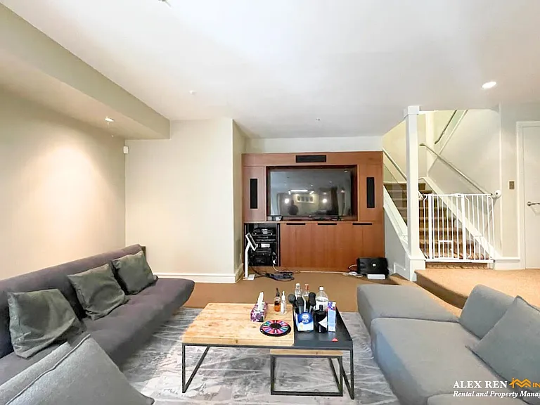 2838 SW Marine Dr — Photo 15