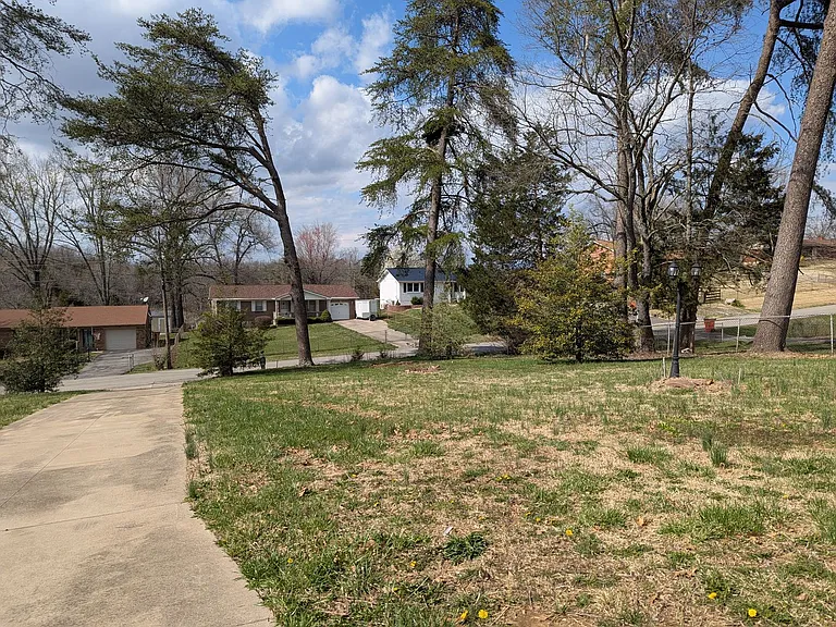 398 Pinewood Dr — Photo 15
