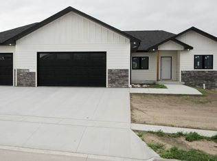 5006 15th Ave, Kearney, NE 68845