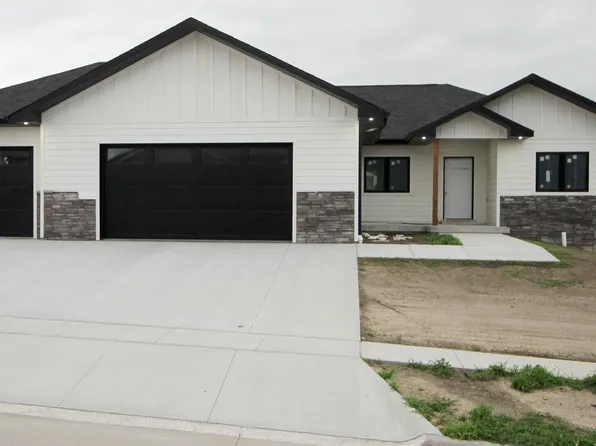 5006 15th Ave, Kearney, NE 68845