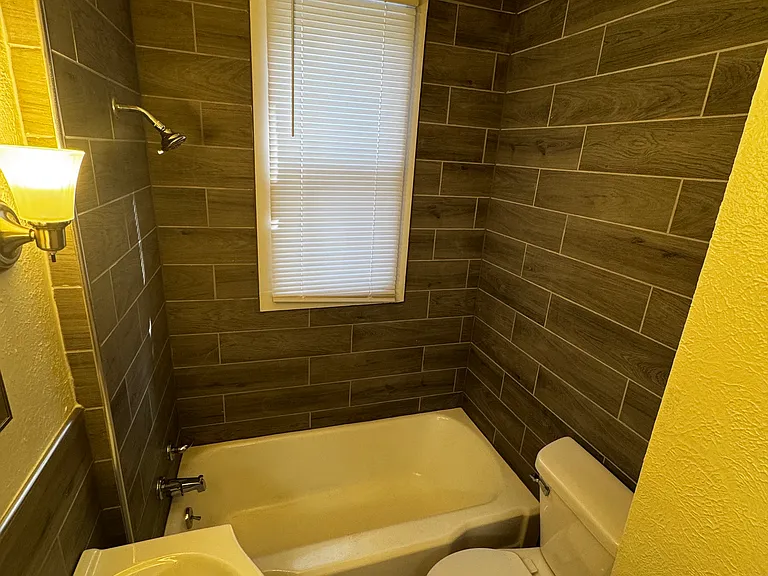 913 Forest Ave — Photo 26
