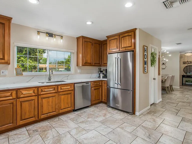 824 Hibiscus Dr — Photo 10
