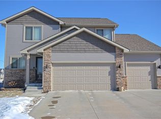 575 NE Badger Ln, Waukee, IA 50263