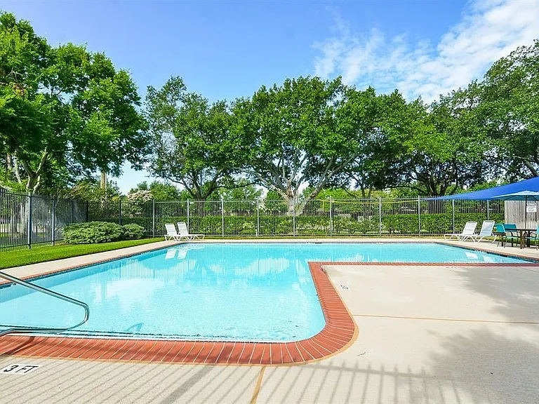 13859 Hollowgreen Dr — Photo 36