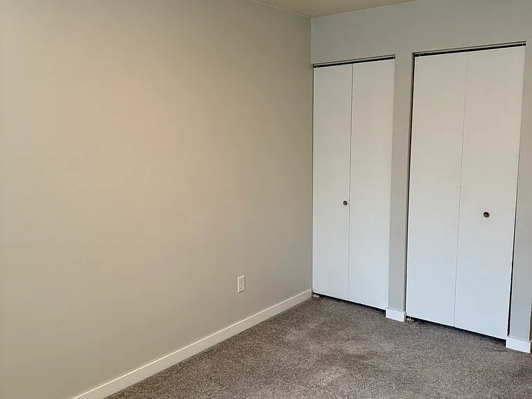 806 E College St #17S — Photo 11