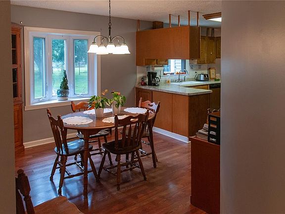 4th image of 7865 Sharon Dr