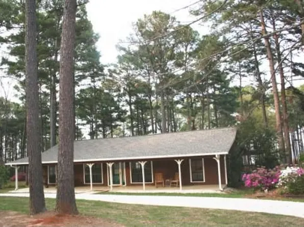 446 Pauline St, Zavalla, TX 75980