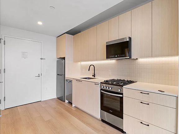 4th image of 15310 88th Ave #420