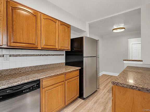 5th image of 180 Van Cortlandt Park S #5C