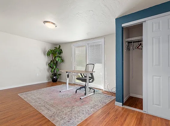 1207 E Minnezona Ave — Photo 15