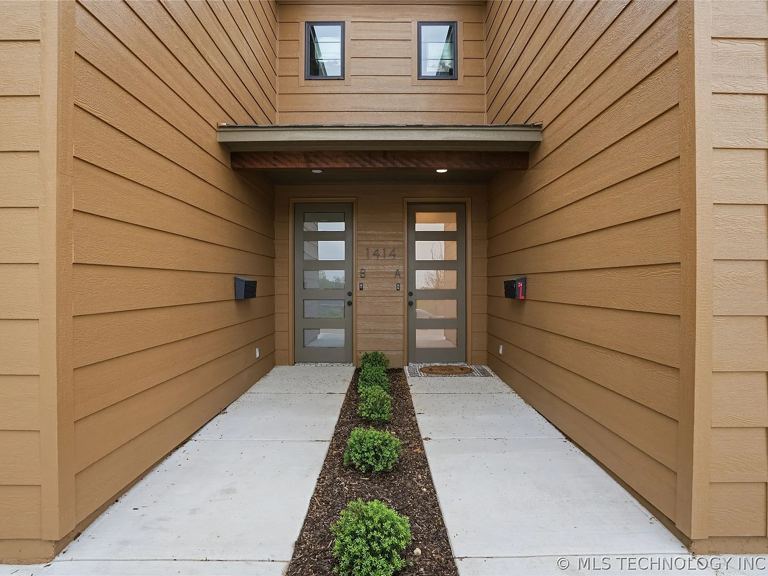 2 bed, 2.5 bath, 3200 sqft, $1,800 — Photo 2