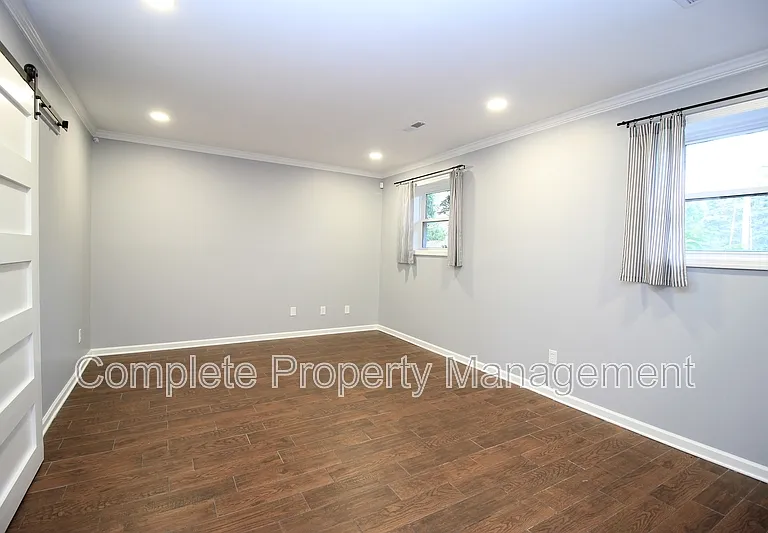 604 Farr Cir — Photo 12