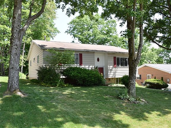 2nd image of 687 Ellis Ave