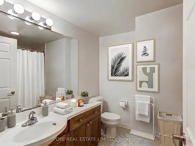 763 Bay St #713 — Photo 4