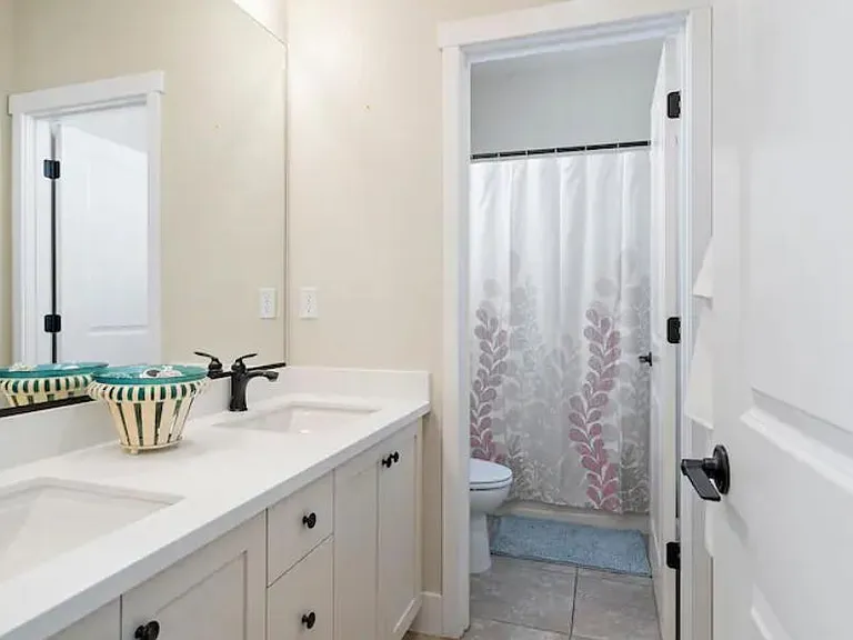 17905 Eastman Ct — Photo 11