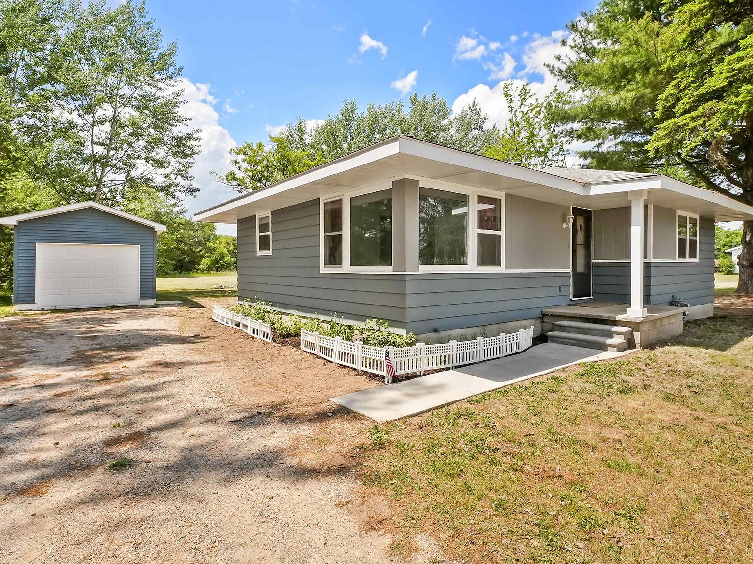 613 Leeson Ave, Cadillac, MI 49601 Zillow