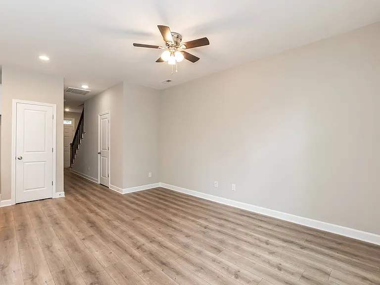 737 Grover Ln — Photo 15