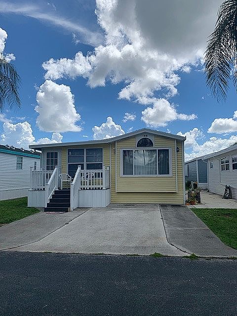 1st image of 122 Caravan Cir