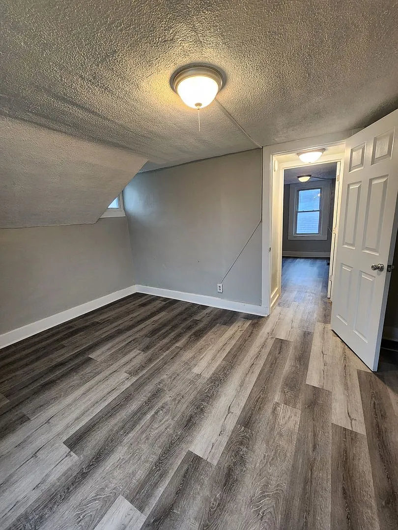 Four Bedroom Single Family Home Near South Side Indy — Photo 1