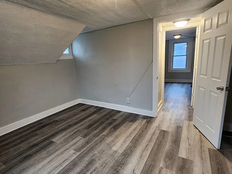 316 S Oakland Ave — Photo 1