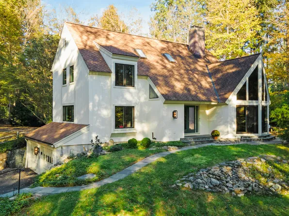 34 Echo Valley Road, Newtown, CT 06470