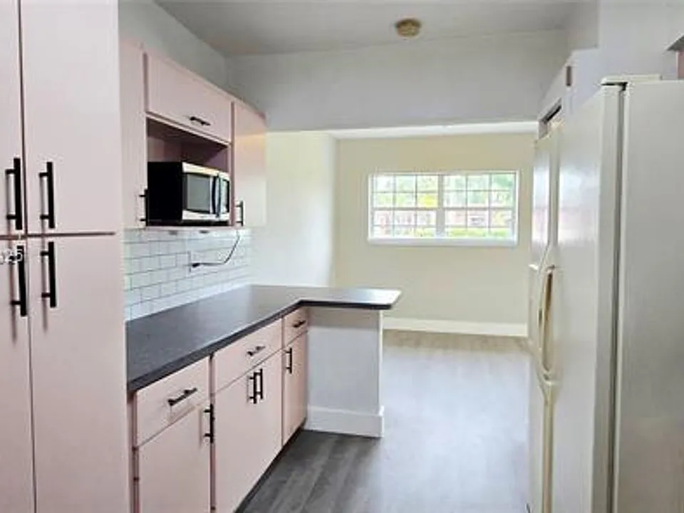580 W 34th Pl #580