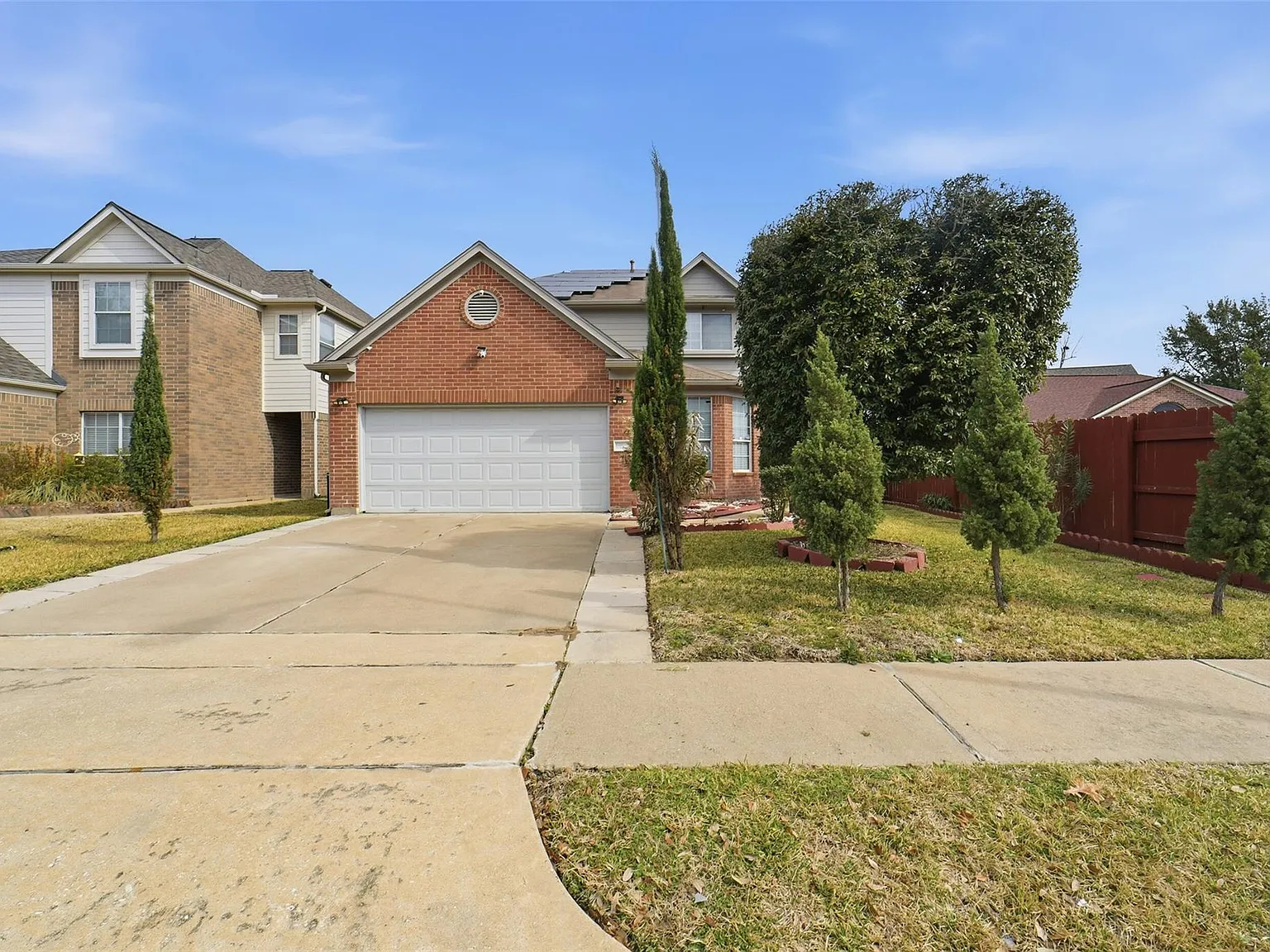 4 bed, 2.5 bath, 2399 sqft, $2,000 — Photo 1