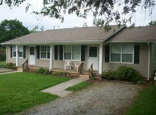 821 Nichols Rd, Salem, VA 24153