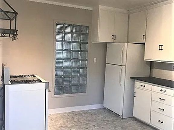 3rd image of 1015 26th St APT A