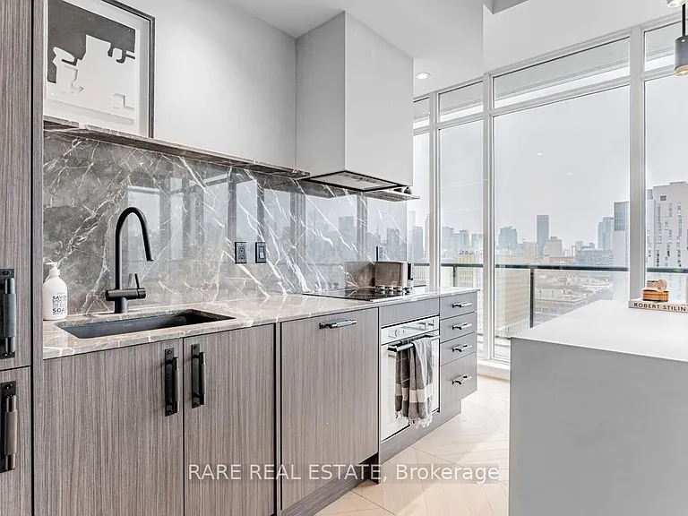 297 College St #Penthouse 5 — Photo 16