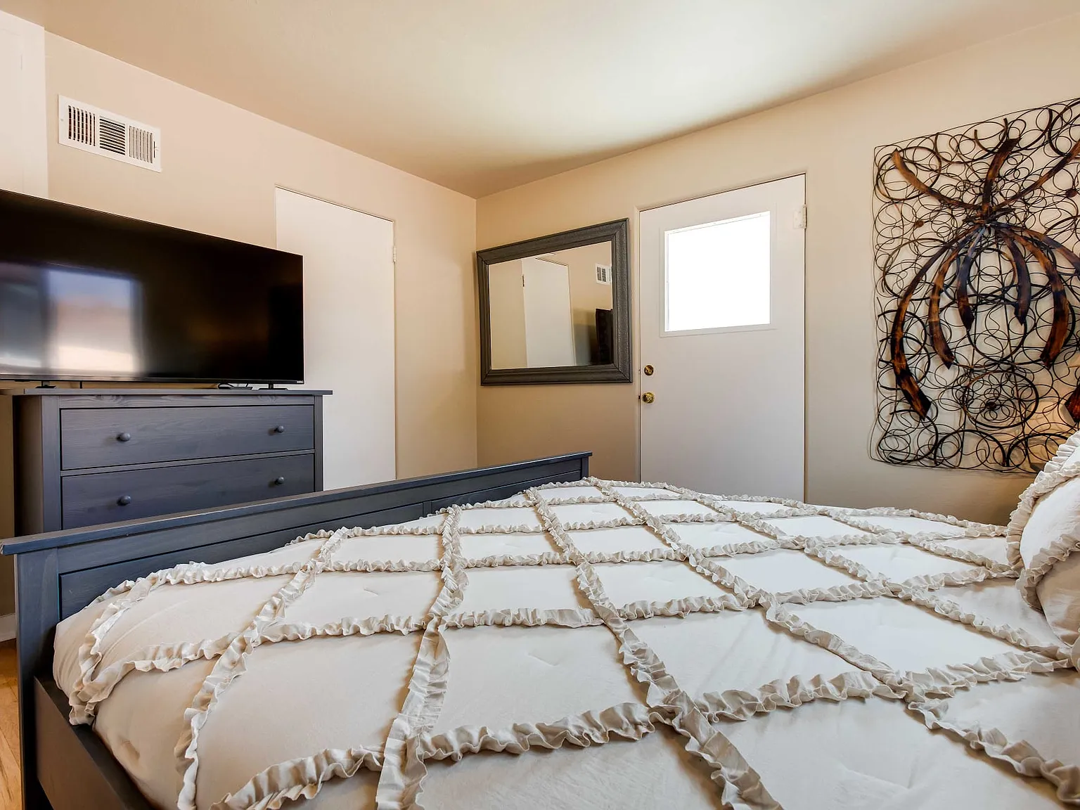 2 bed, $3,800 — Photo 4