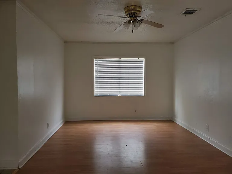 231 Lincoln Dr — Photo 3