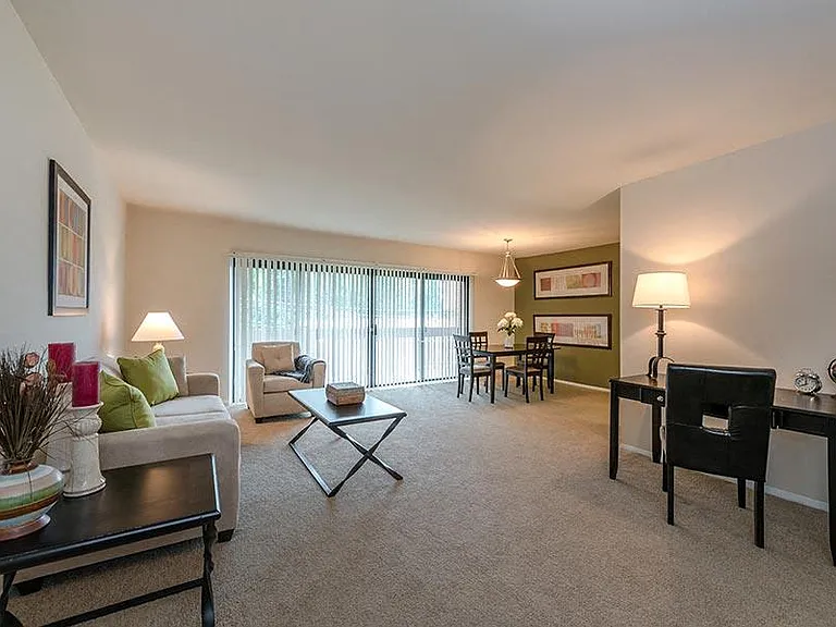 Rollingwood Apartments — Photo 12