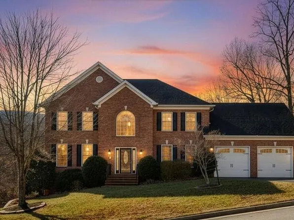 7524 Autumn Park Dr, Roanoke, VA 24018